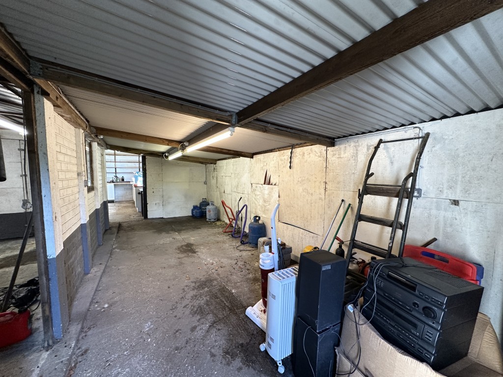 Lot: 135 - DETACHED COTTAGE FOR REFURBISHMENT ON 1.23 ACRES OF GROUNDS - Inside Garages